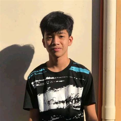 Gwapong Lalaki Profiles .